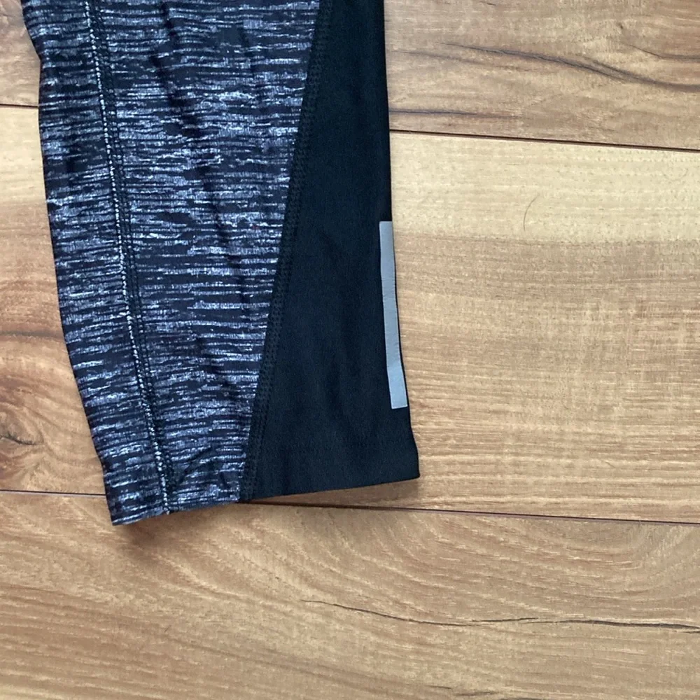 Nike DriFit Capri Marled Leggings. Size S